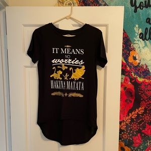 I’m selling a black shirt that says, “IT MEANS NO worries HAKUNA MATATA”.